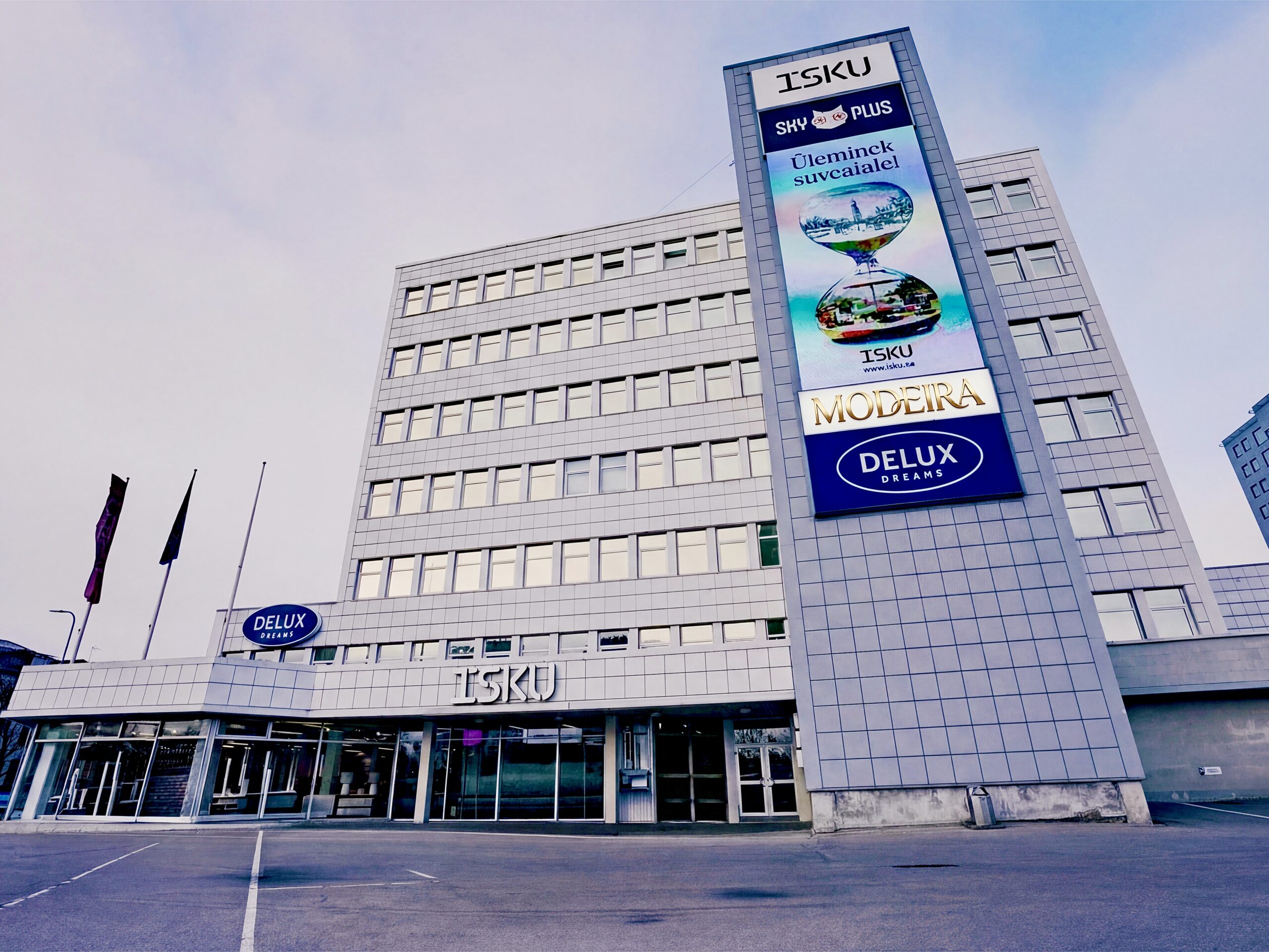 MODEIRA ISKU HOONE2 2 Scaled